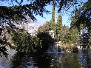 http://www.fuenterrebollo.com/recuerdos/parque-capricho.html